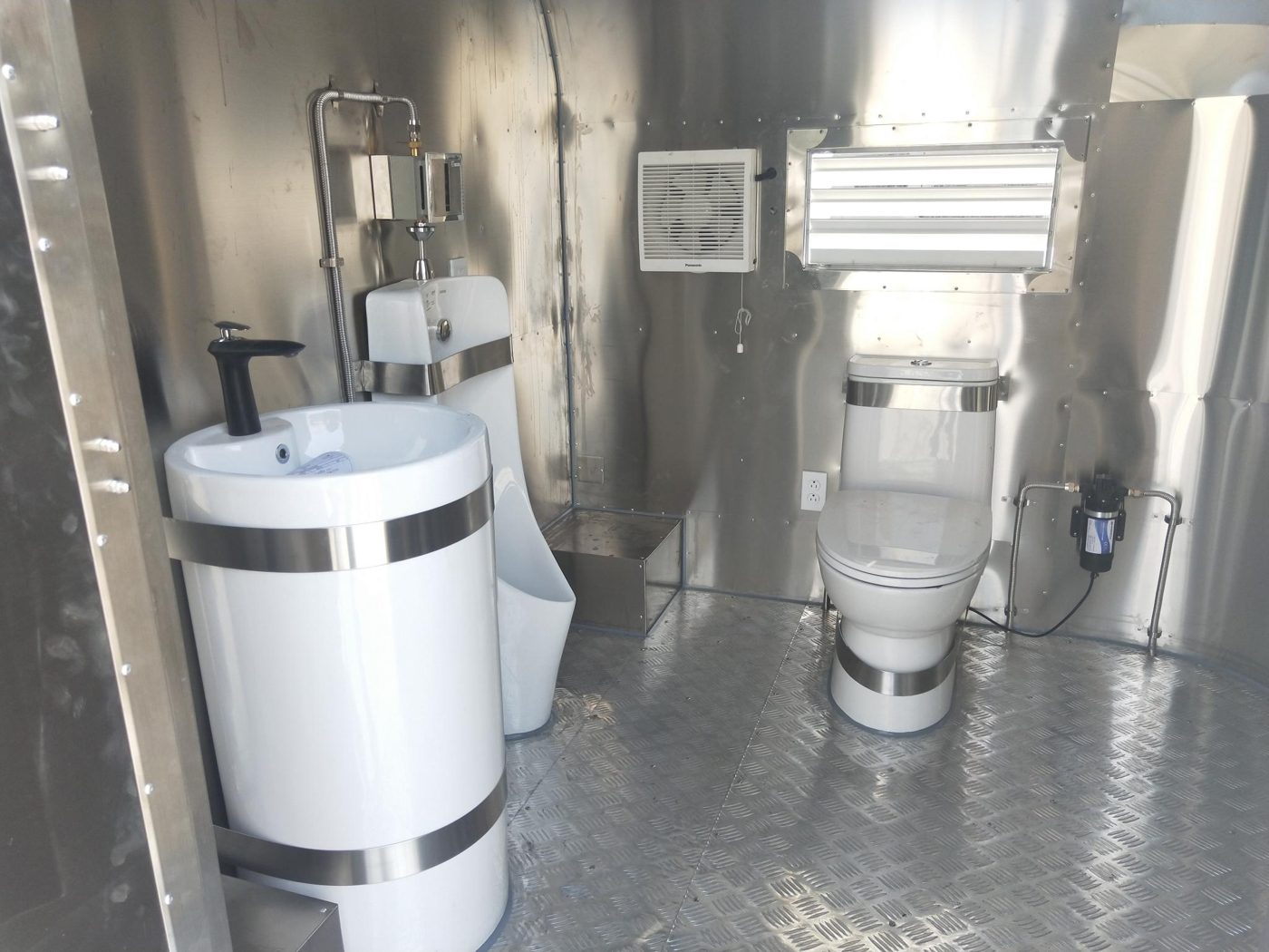 Food trailer production