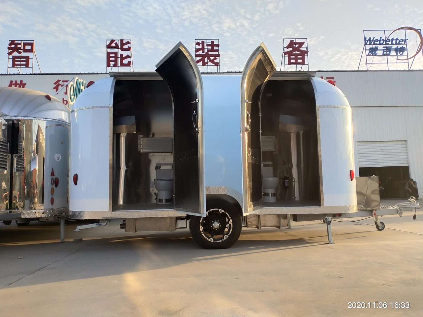 Food trailer production